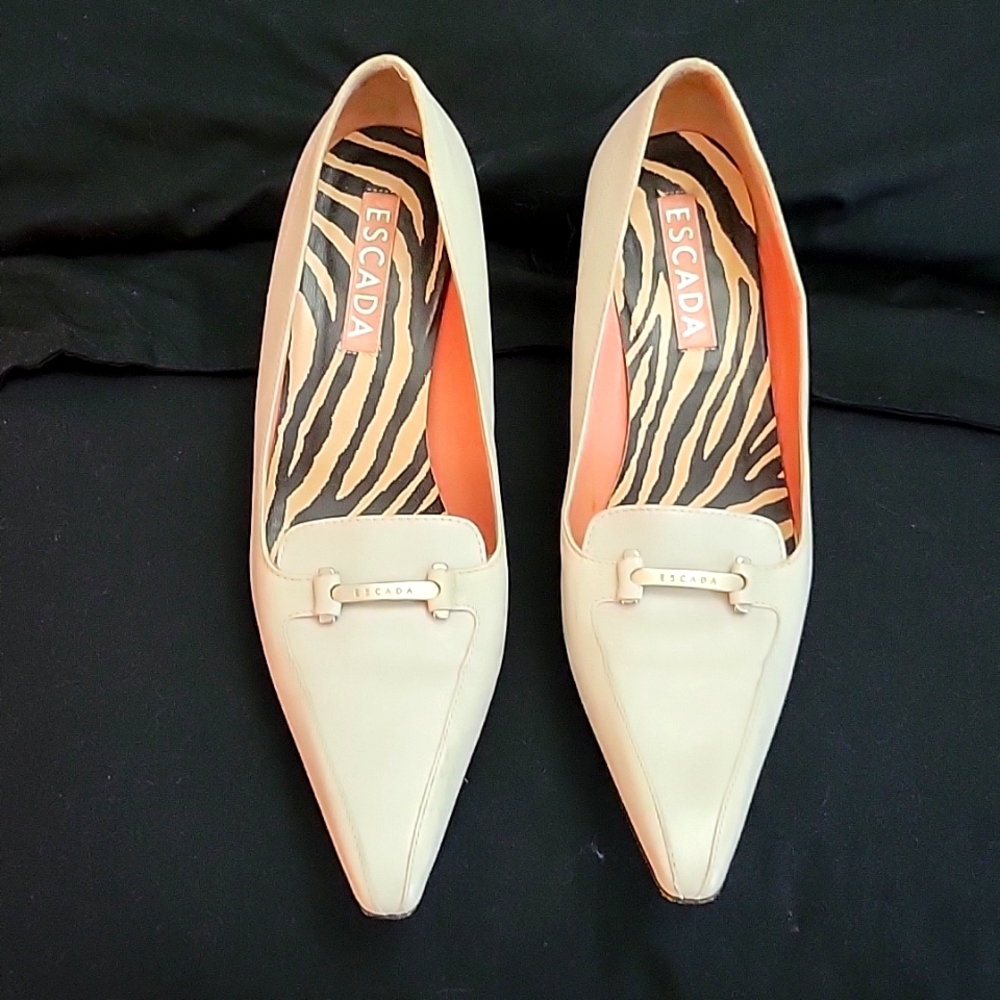 Escada pointed-toe, kitten heels size Italian size 39.5, more like 8.5-9
